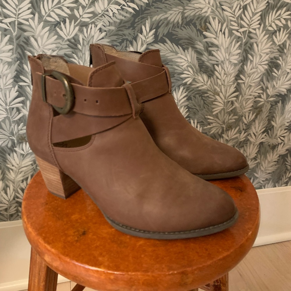 Bionic Women’s Brown Heeled Bootie